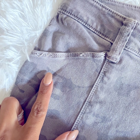 GAP CAMO CARGO PANTS SIZE 4 - Picture 4 of 13